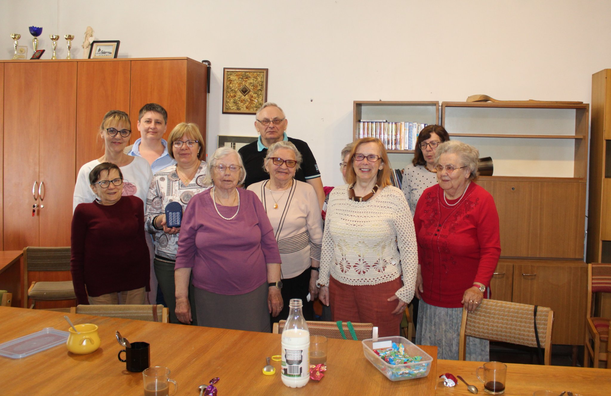 Zdjęcie grupowe z członkami Oddziału Polskiego Związku Osób Niewidomych w Sławnie.