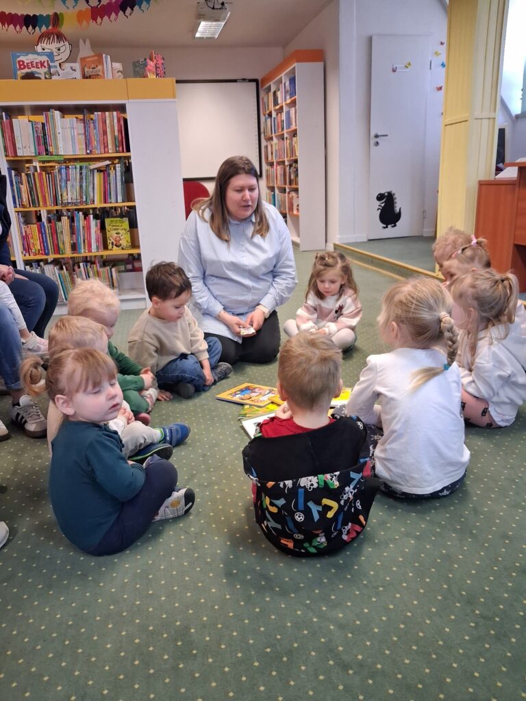 Na zdjęciu przedszkolaki.